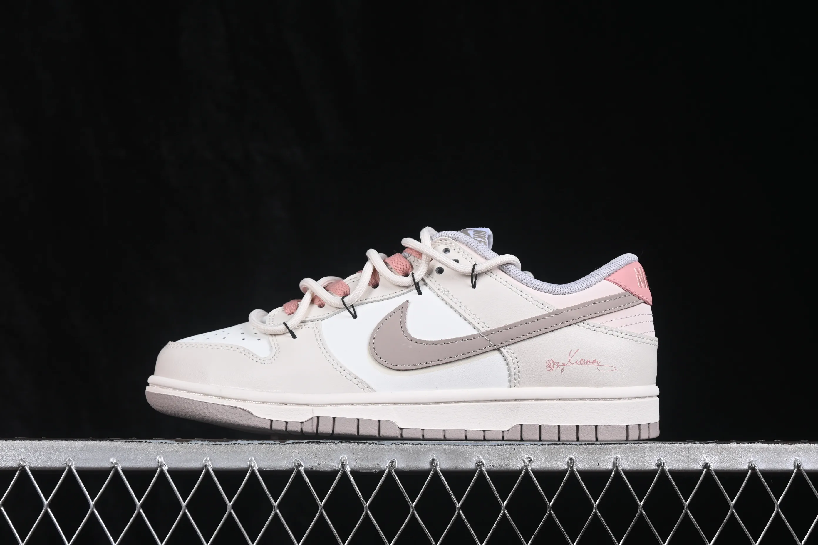All categories Nk SB Dunk Series Nk SB Dunk Low High-end customized low-top sneakers Nike SB Dunk Low Strappy low-top casual skateboard shoes PG0510-057